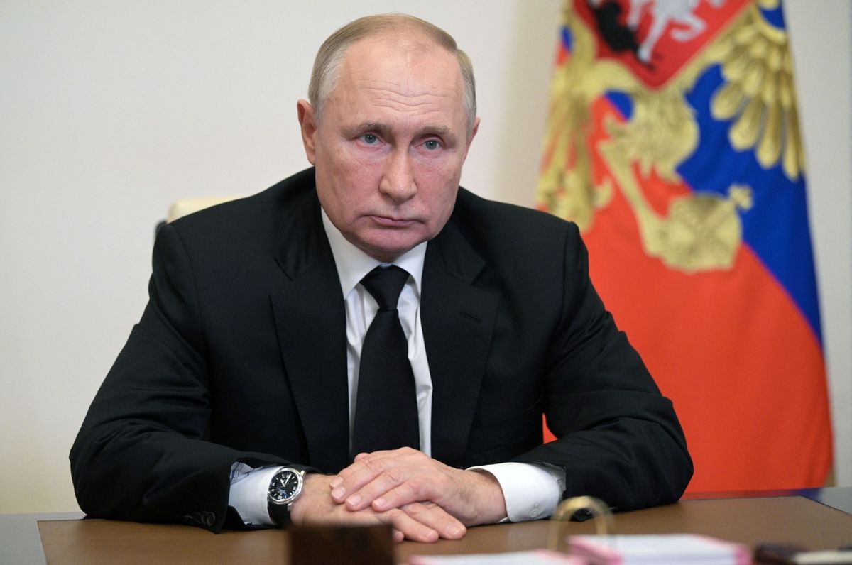 Vladimir Putin face băi cu extract de coarne de cerb. Tot mai mulți medici îl vizitează, inclusiv un oncolog 1