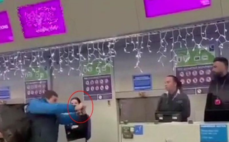 (Video) Un român și-a rupt pașaportul pe aeroportul Luton din Marea Britanie: "Ani-lumină, mă! Ani-lumină îți trebuie să ajungi cine sunt eu" 1