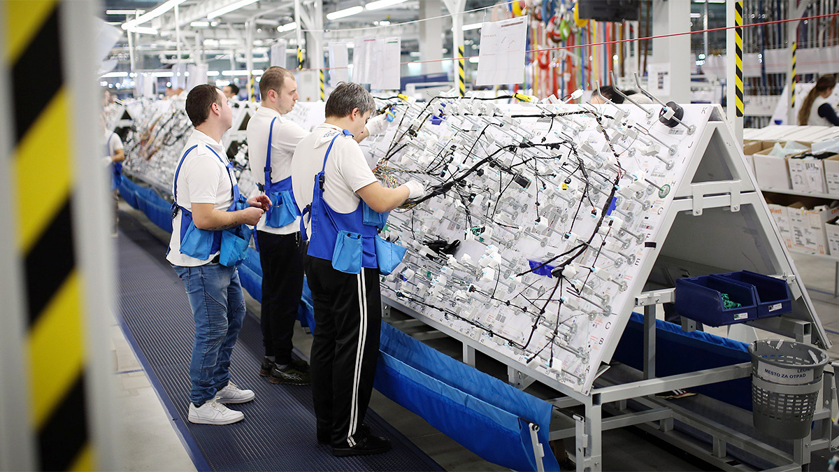 O altă fabrică din România se închide! Compania dă afară oameni și din alte fabrici. 700 de angajați rămân fără loc de muncă 1