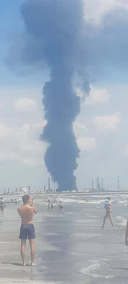 (Foto/Video) Explozie uriașă la Rafinăria Petromidia. Nor toxic de fum pe litoral 3