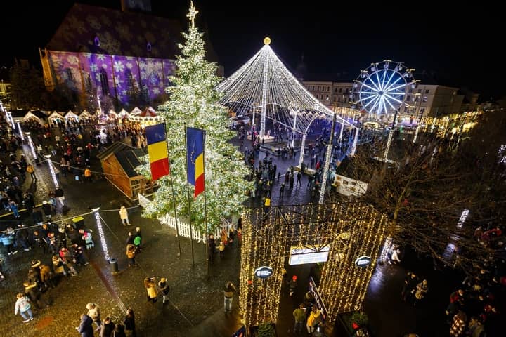 (Foto) Care este mai frumos? S-au deschis Târgurile de Crăciun din Cluj, Sibiu, București. Urmează Brașov, Timișoara și Oradea 4