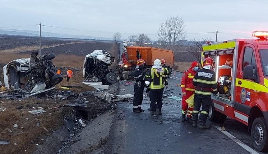 Ștefan Mandachi: „7 vieți au fost curmate azi! 7 familii au rămas distruse pe viață! 7 oameni morți într-un accident pe o șosea tipică Moldovei. Șosele moldovenești, cum de altfel sunt absolut toate șoselele din Moldova: groaznice!” 1