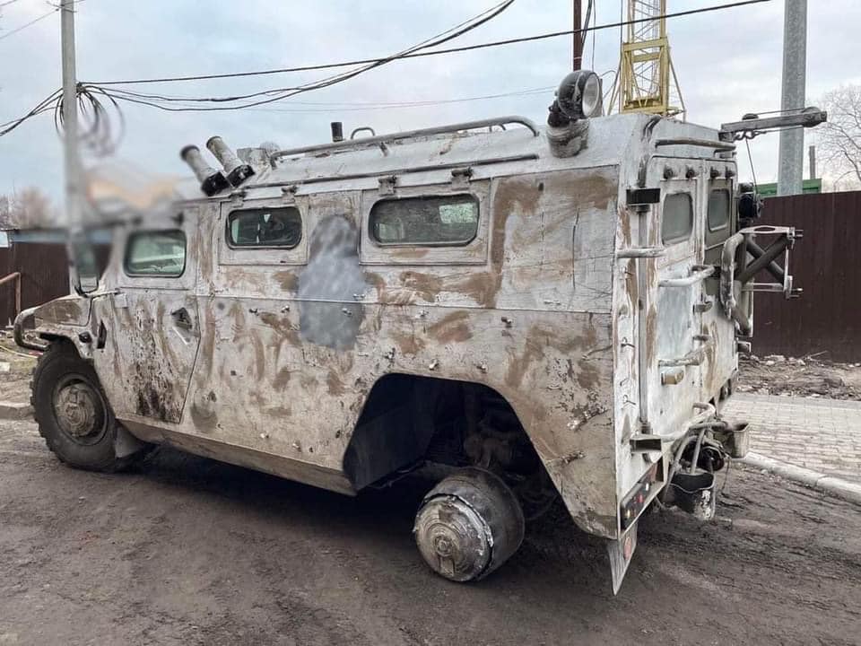 Presa chineză: Trupele Ucrainei au aruncat în aer un grup de vehicule blindate rusești în apropierea unui sat din prefectura Kiev 4