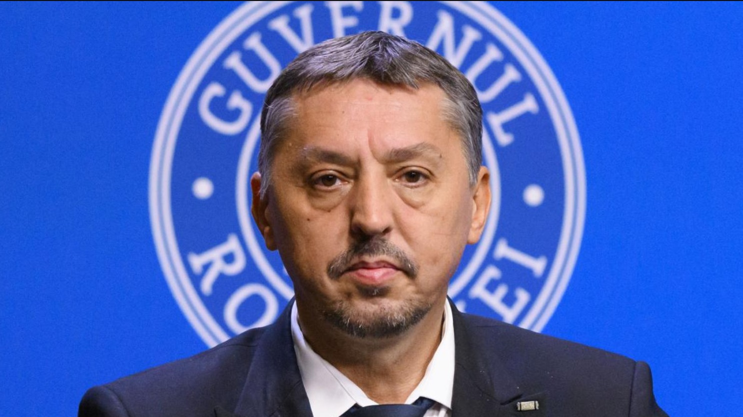 Un elev a fost lovit de colegi și a rămas fără un deget. Elev de 6 ani, dezbrăcat și bătut de colegii din clasa zero. Reacția ministrului Educației 1