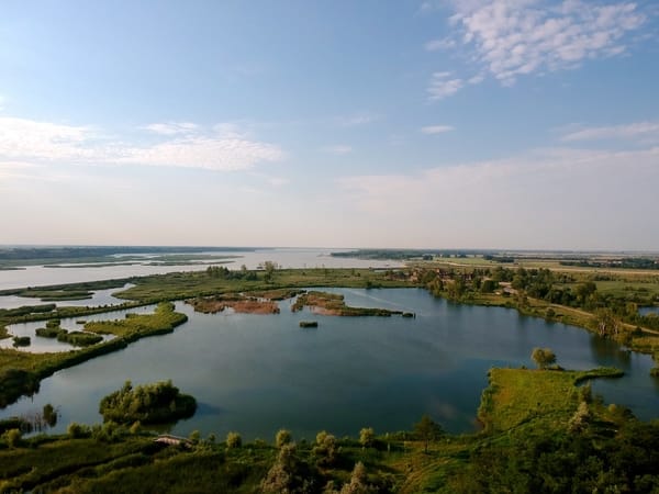 (Foto) De Basm. S-a deschis cel mai mare parc de agrement din România. ”Zaga Zaga” Resort, 82 de hectare. Prețul unui bungalow pe malul apei 6