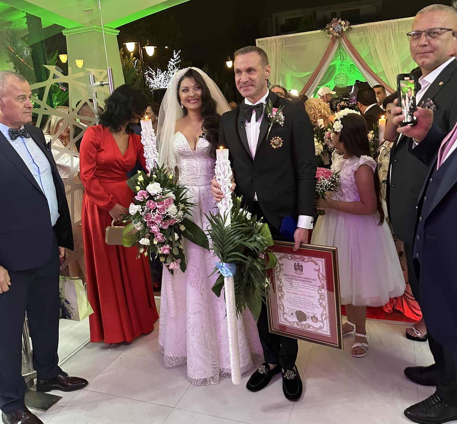 (Foto/Video) Alin Oprea și Medana s-au căsătorit. Au avut 8 perechi de nași și 500 de invitați. „Binecuvântat cu cea mai frumoasă mireasă” 8