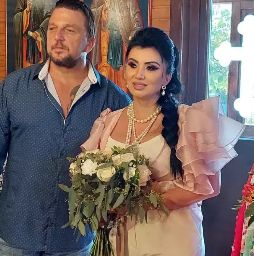 Adriana Bahmuțeanu vrea să facă nuntă în Las Vegas: „După ce-am divorțat de Prigoană, mama și-a dorit să mă căsătoresc și să am o viață de familie, dar n-a apucat să mă vadă la casa mea” 1