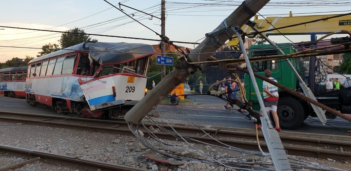(Foto/Video) Alt tramvai deraiat. O pasageră a fost rănită și dusă la spital 2
