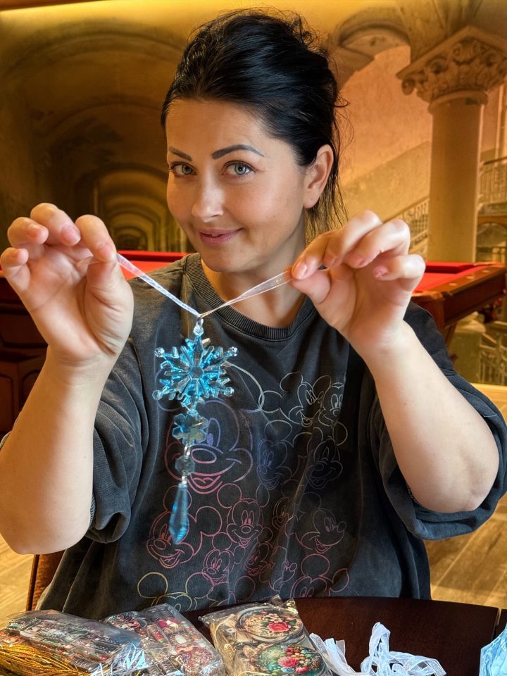 (Video) Ce spune Gabriela Cristea despre alegerea bradului turcoaz. „Noi am împodobit bradul! Voi ce culoare vă faceți bradul în anul acesta?” 2