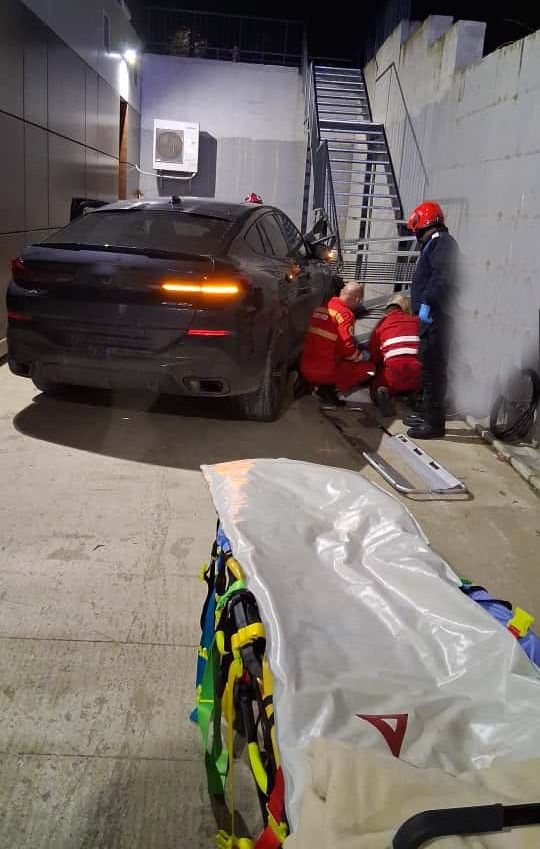 O judecătoare pensionară specială la 51 de ani a ucis un tânăr în cărucior cu rotile în parcarea unui centru medical. Alte două persoane au fost rănite 1