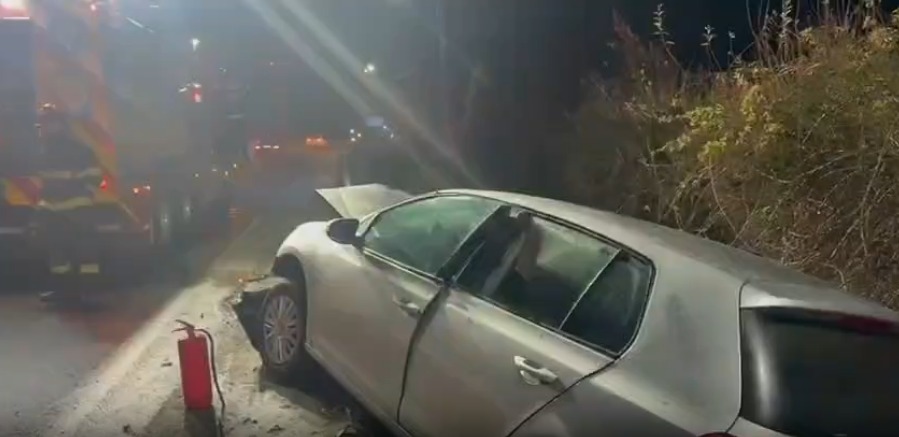 (Video) Cum a intrat șoferița în glisieră, pe DN 73. Ce spune Poliția. Cum arată mașina după impact 2
