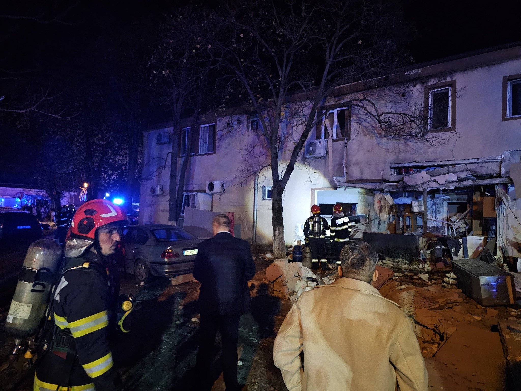 Locatar din blocul care a explodat: „Soția a luat copiii și a fugit, a vrut să iasă mai repede din bloc” 5