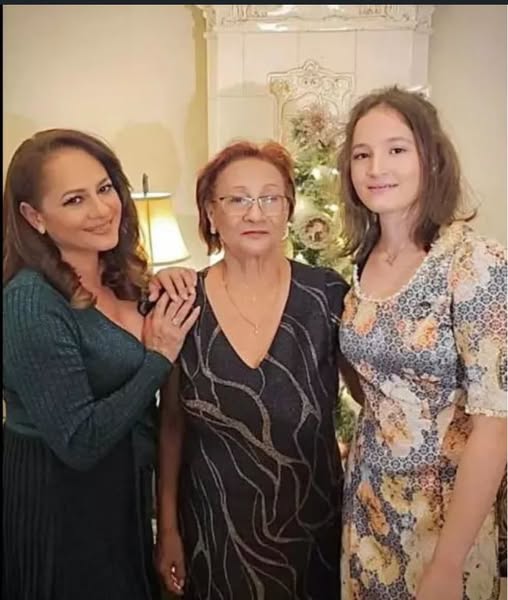 13 ani de la nuntă, la un pas de divorț: mărturisirile dure ale lui Carmen Trandafir despre căsnicia cu Emil Grădinescu. 3 generații într-o singură imagine! Carmen Trandafir ni le prezintă pe mama și fiica ei! 1