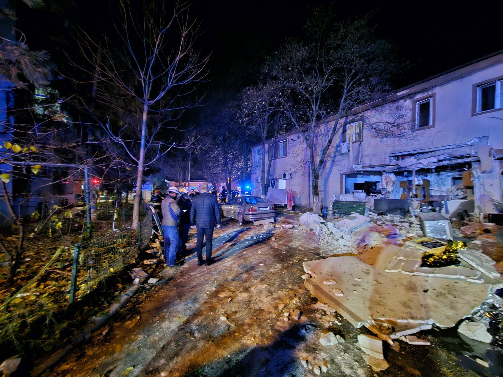 Locatar din blocul care a explodat: „Soția a luat copiii și a fugit, a vrut să iasă mai repede din bloc” 4