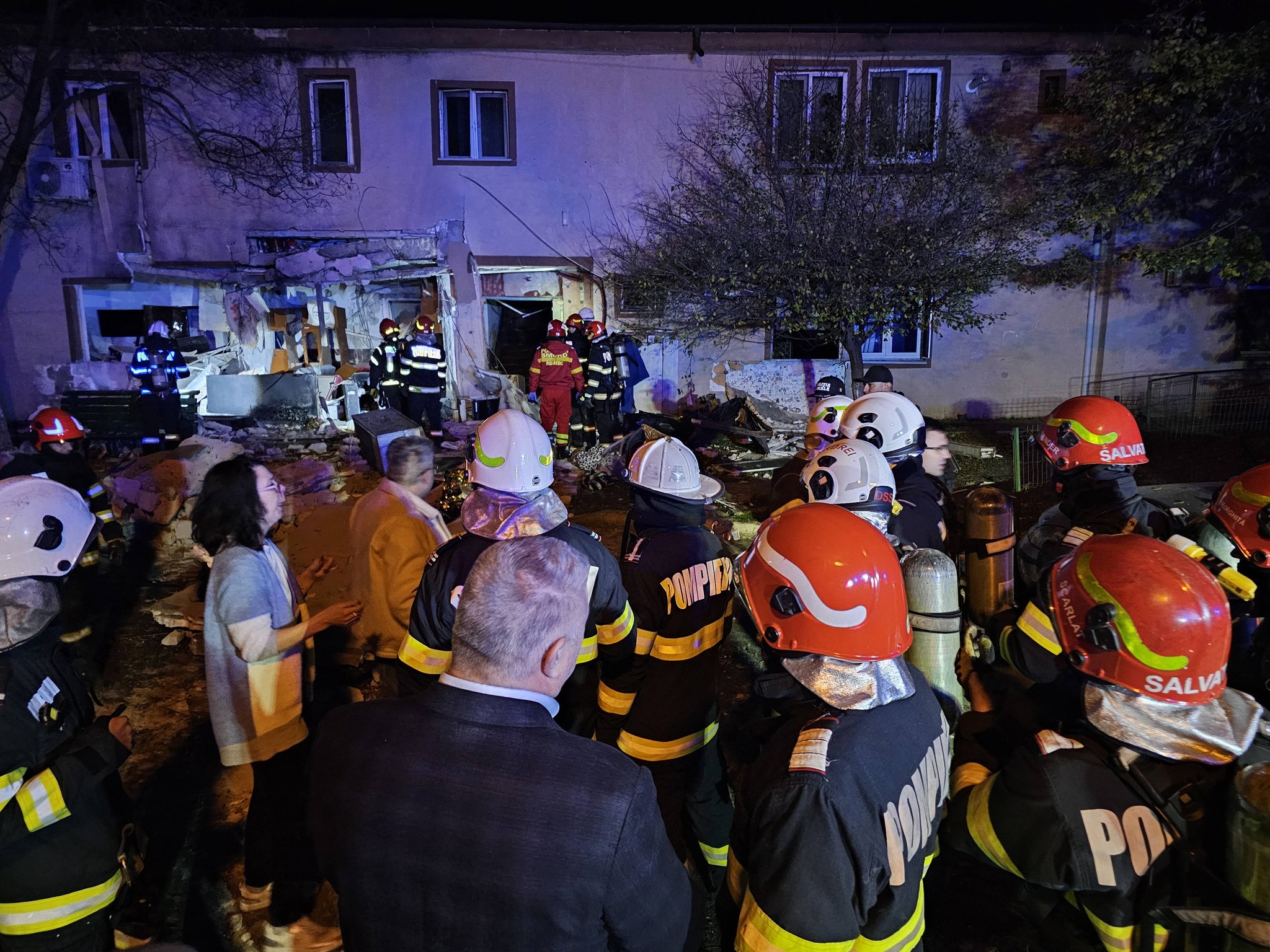 Locatar din blocul care a explodat: „Soția a luat copiii și a fugit, a vrut să iasă mai repede din bloc” 3