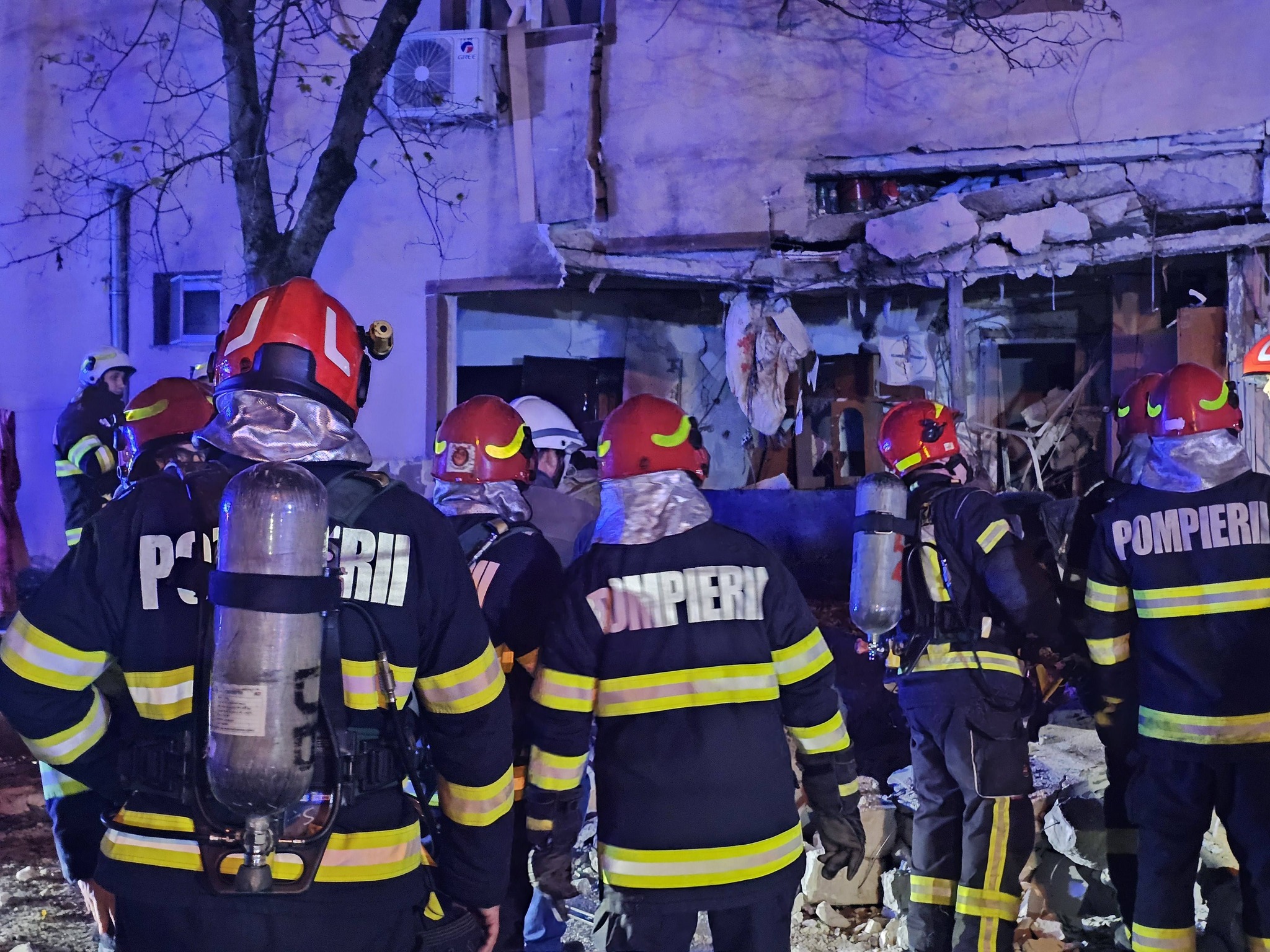 Locatar din blocul care a explodat: „Soția a luat copiii și a fugit, a vrut să iasă mai repede din bloc” 2