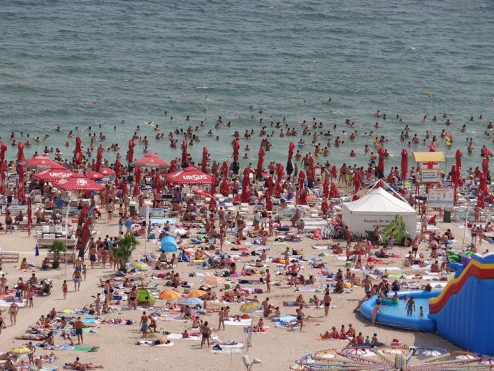 Criză la mare. Se caută 20.000 de angajați care să le asigure turiştilor vacanţa perfectă, pe litoralul românesc 1