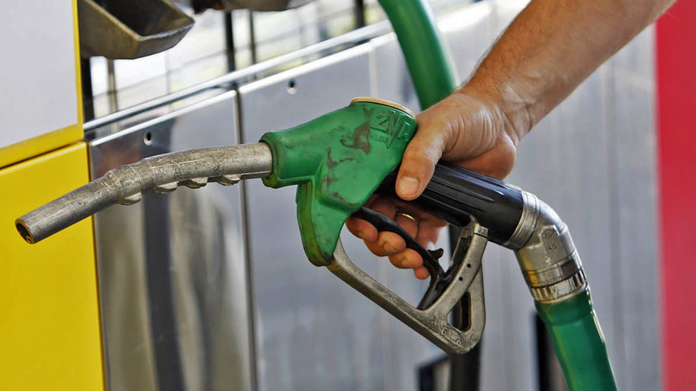 Americanii se plâng de explozia prețului la benzină: un galon, adică 4.5 litri costă numai 24 de lei! 1