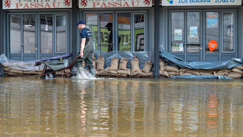 Alertă pe Dunăre, după inundații. În Austria, apele au năvălit peste oameni cu forţa unui uragan 1