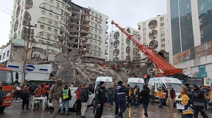 (Video) Alt cutremur uriaș, 7,7. Româncă în Turcia: „Este absolut îngrozitor. Nu știm efectiv unde să fugim. Am crezut că o să cadă totul peste noi. Noi am fost în spital, la etajul trei” 1