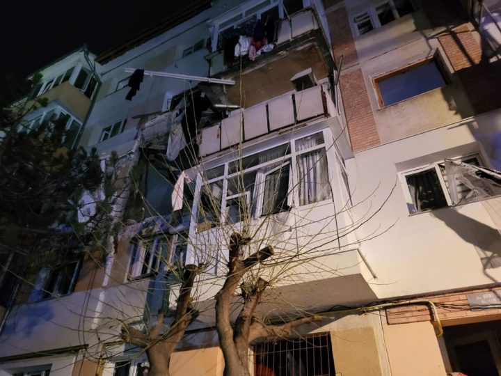 (Foto/Video) Explozie puternică într-un bloc. Un bărbat a fost aruncat de suflul exploziei de la etajul 2, iar peste o femeie a căzut un tavan 3