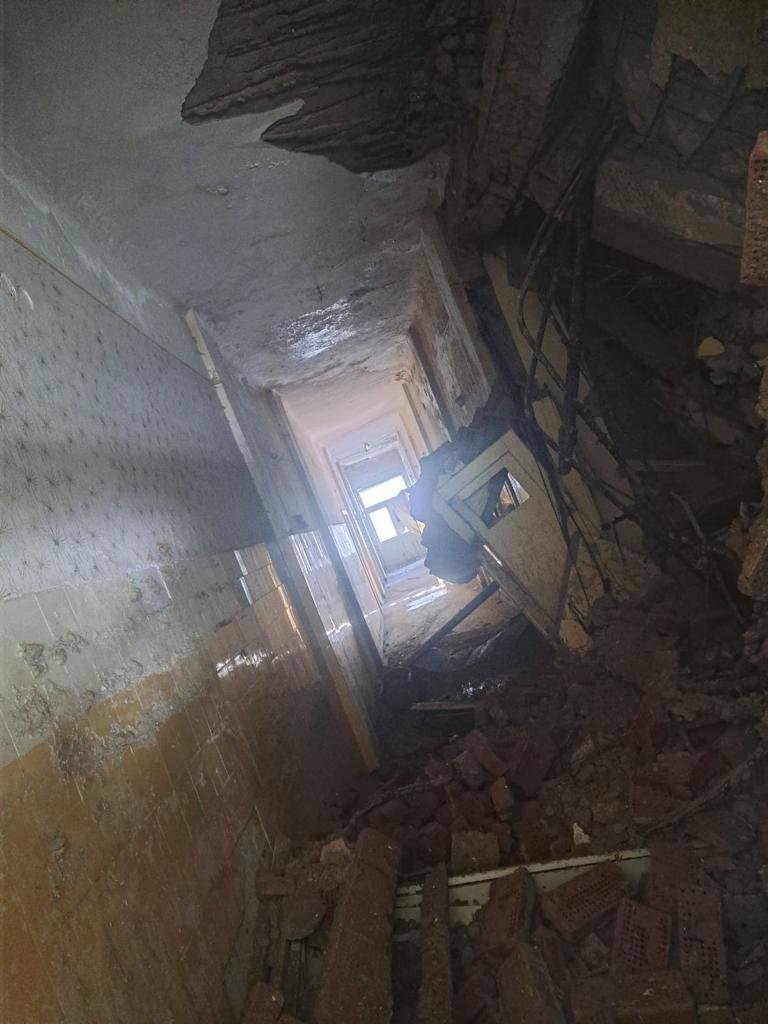 (Foto) Ca la cutremur. Acoperișul Sanatoriului Marila s-a prăbușit. Zeci de persoane erau internate 2