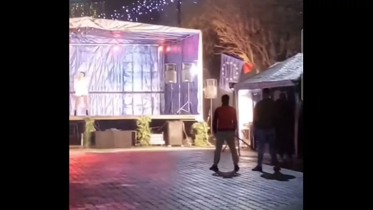 (Video) Concert fără spectatori la Targul de Crăciun: “Toate mâinile sus. Foarte bine”. Marian Godină: „Cum să poți aplauda în înghesuiala aia?” 1
