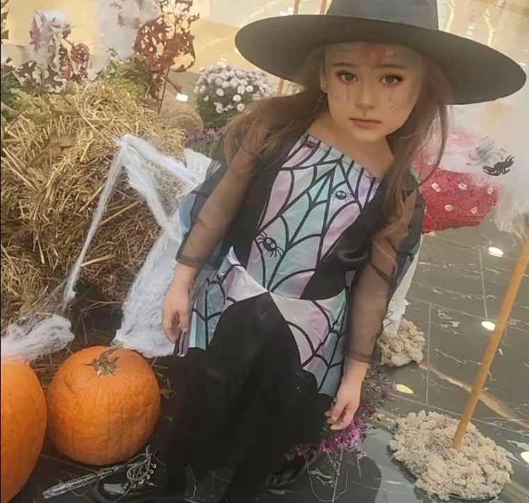 (Foto) Cum întâmpină vedetele Haloween-ul. Sânziana Buruiană, Theo Rose și Mădălin Ionescu: „Să ne relaxăm puțin. E doar copilărie” 4