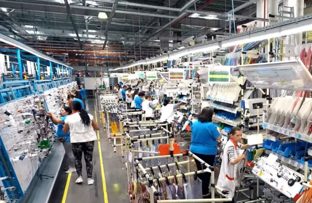 900 de angajați vor fi concediați în luna decembrie dintr-o fabrică din industria automotive. Mutarea care lovește un oraș întreg din Ardeal. „A fost înregistrată la noi o notificare de concediere colectivă” 1