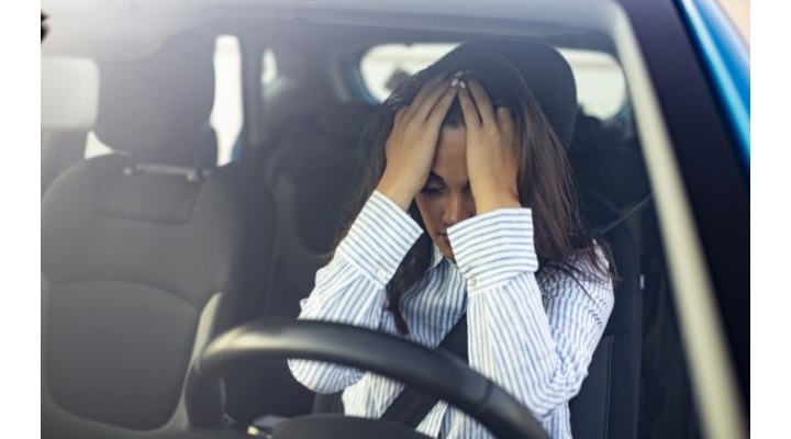 O tânără din România fost condamnată să-și petreacă 6 weekend-uri în casă pentru că s-a urcat la volan fără permis 1