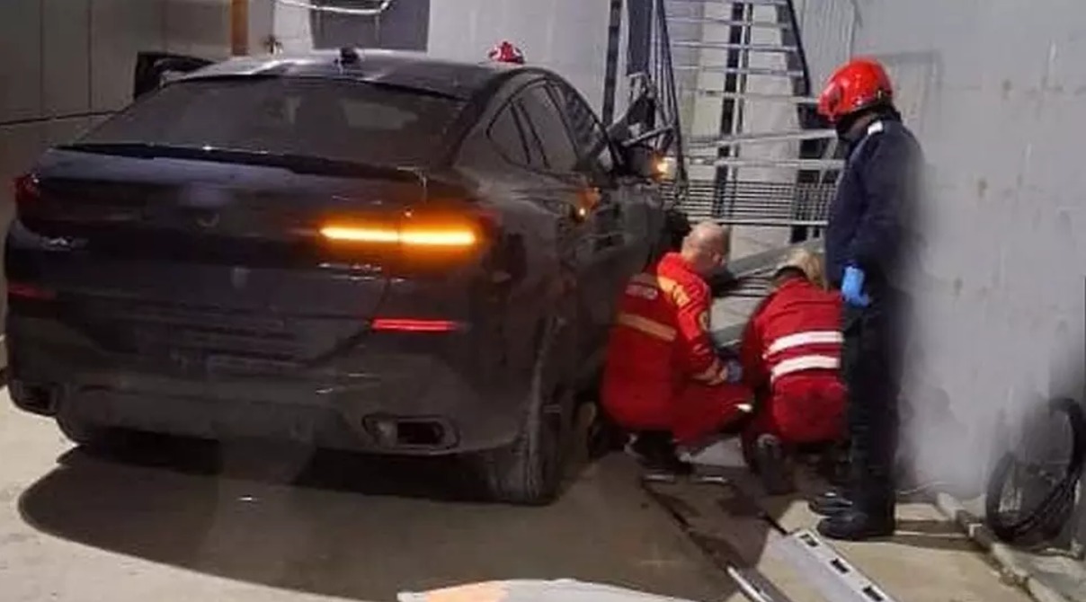 O judecătoare pensionară specială la 51 de ani a ucis un tânăr în cărucior cu rotile în parcarea unui centru medical. Alte două persoane au fost rănite 2