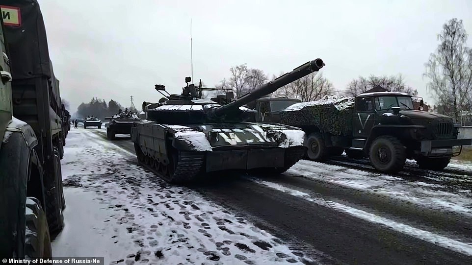 Congelați? Rușii blocați în uriașul convoi de la Kiev ar putea muri de frig în tancurile metalice transformate în „frigidere” 2