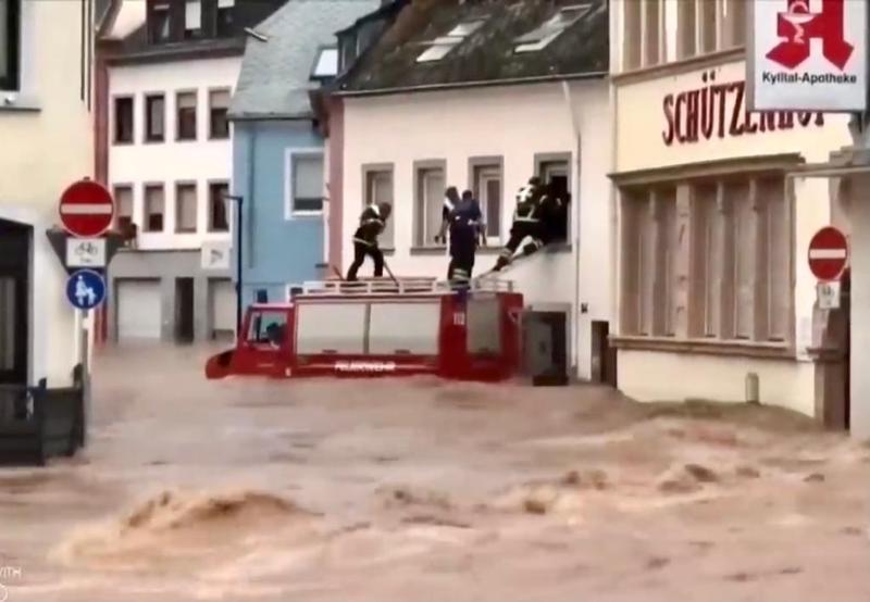 (Foto/Video) Ciclonul care a provocat moartea a 160 de oameni în Germania s-a dezlănțuit la Cluj, Brașov, Alba, Timiș, Neamț, Deva, Bușteni 7
