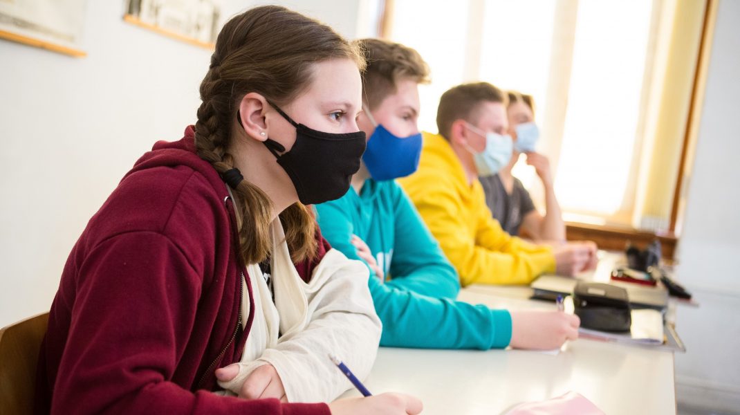 Klaus Iohannis contrat de o profesoară: „Tovarășu' ... Doar profii tre' să fie vaccinați? Părinții elevilor nu trebuie?” 1