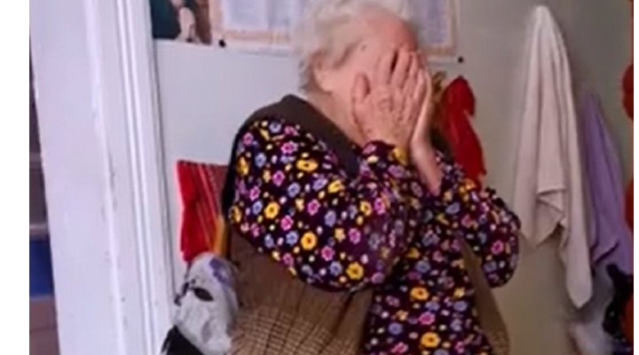 Român luat cu ambulanța după ce a văzut factura de la gaze. O bunică de 91 de ani renunţă la mâncare pentru plata facturilor. "O zi mâncăm, una nu" 2